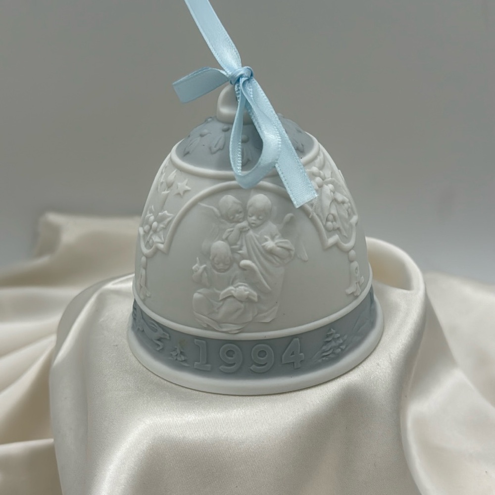 1994 Lladro Christmas Bell